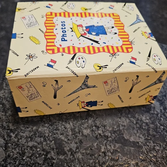 C.R. Gibson Madeline Photo Album Book Holds 120 Pictures Paris Eiffel Tower 90s - Picture 3 of 9